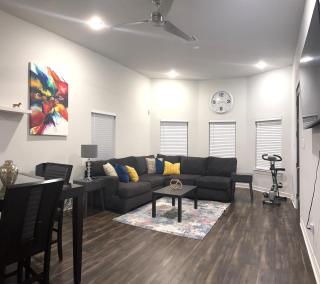 Updated Home, King bed suite Gated Free Parking - 7