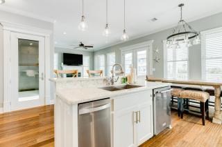 Seaside Paradise Retreat - Galveston - 3