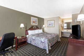 Days Inn by Wyndham Lenoir City - 3