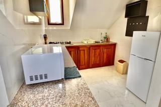 SEA SPLASH SELF CATERING And La Petite Maison - 2