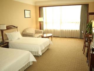 Xiamen International Seaside Hotel -Hotel corridor leads to the stone exhibition hall - Xiamen - 9