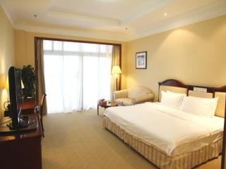 Xiamen International Seaside Hotel -Hotel corridor leads to the stone exhibition hall - Xiamen - 8