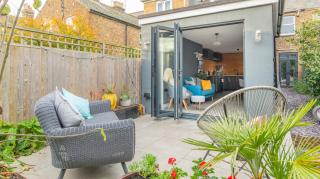 The Space at 8, garden flat close to town & beach - 9