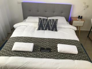 Queen of The deadsea Crown Collection - 5