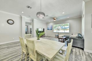 Beautiful Getaway about 4 Miles to Venice Beach! - 8