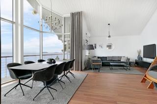 Guestly Homes - 3BR Luxury Beachfront Villa - 1