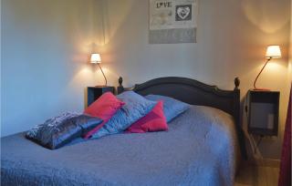 Two-Bedroom Holiday Home In Romery - 1