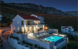4 Bedroom Awesome Home In Kucine - 0