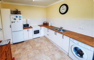 2 Bedroom Awesome Home In Chelun - 5