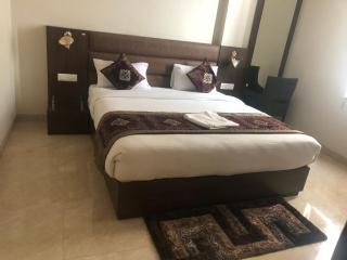 Hotel Radiance Courtyard - Varanasi - 3