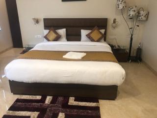 Hotel Radiance Courtyard - Varanasi - 9