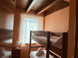 Casa de poble acollidora,amb llar de foc, - 4