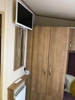 Lakeside Retreat 2 with hot tub, private fishing peg situated at Tattershall Lakes Country Park - 2