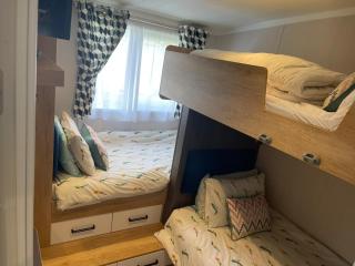 Indulgence Lakeside Lodge i3 with hot tub, private fishing peg situated at Tattershall Lakes Country Park - 2