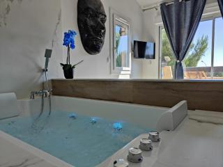 Suites JM - Les Pins Marines - Jacuzzi & Vue Mer - Bandol - 5