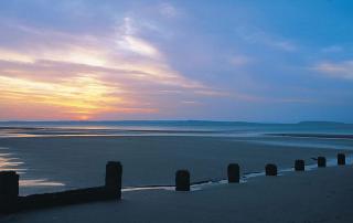 Spectacular 4 Bedroom Sea View Residential Home - Bangor - 9