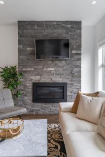 Contemporary Luxury 4 bedroom House near Downtown - 2