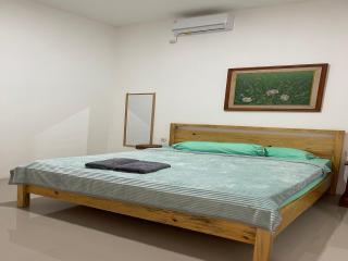 Linz Beach House - Pasanggaran - 4