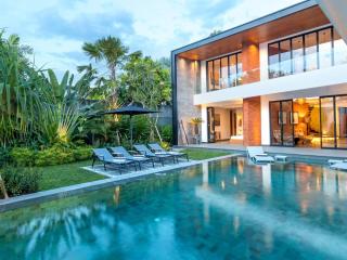 Villa Castil di Udara by Villa Finder - Kerobokan - 3