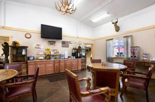 Super 8 by Wyndham Powell - Powell - 2