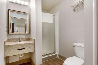 Econo Lodge Inn & Suites Lake Harmony - Pocono Mountains Area - White Haven - 2