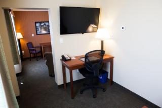 Best Western Plus Service Inn & Suites - Lethbridge - 8