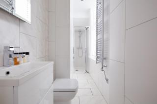 2VH Virginia House, 31 Bloomsbury Way by City Living London - Londra - 2