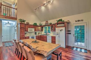 Tranquil Hendersonville Cabin with Mountain Views! - Hendersonville - 4
