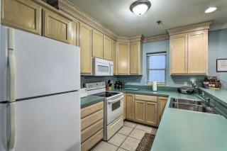 South Padre Island Condo Pool and Beach Access - 2