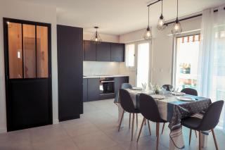 Chic Appart du Port Fréjus - 5