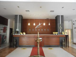 Holiday Vista Thekkady a premium hotel near periyar wild life sanctuary with sky view pool - Thekkady - 1