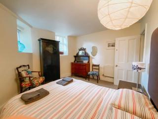SUNNYSIDE APARTMENT - Spacious 2 Bedroom Ground Floor with Free Parking In Kendal, Cumbria - Kendal - 5