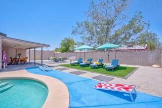 Fab PHX Getaway w/ Pool & Fire Pit - Phoenix - 6