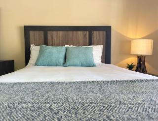 Luxe 4BR 2BTH l Pool & Grill l Central Location l Mountain View l Family Vacation l RV Site - Sierra Vista - 4