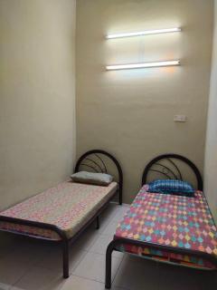 Kayu Merbau Homestay - 2