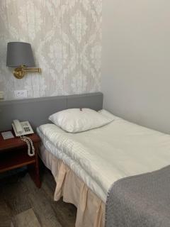 NB Hotel with Free Parking - Riga - 1