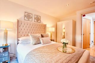 Deluxe City Centre Apt Balcony & View & Free Parking - 2