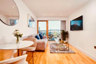 Deluxe City Centre Apt Balcony & View & Free Parking - 3