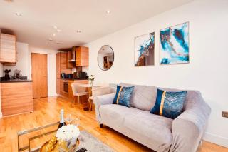 Deluxe City Centre Apt Balcony & View & Free Parking - 8