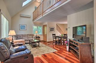 Vineyard Gem Less Than 2 Mi to Beach and Oak Bluffs! - Oak Bluffs - 0