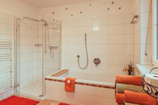 Coraline -Koblach, 6-10 P, 3 Schlafzimmer, Küche, riesige Terrasse, Parkplatz, WiFi, Stellplatz Ski - Koblach - 4