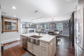 Luxury five bedroom condo, outdoor swimming pool, walk to hiking and biking trails - Park City - 3