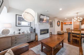 Ski-in/Ski-out, Stunning Top Floor Condo at Park City Base, Professionally Decorated Luxury 3BR - 5