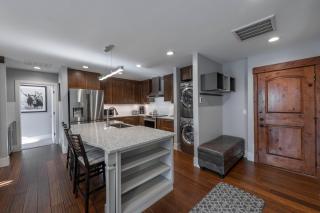 Ski-in/Ski-out, Stunning Top Floor Condo at Park City Base, Professionally Decorated Luxury 2BR - 1