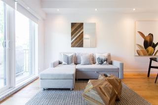 Exquisite Modern Condo in Little Italy by Den Stays - Montreal - 9