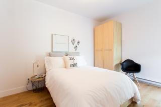 Exquisite Modern Condo in Little Italy by Den Stays - Montreal - 7