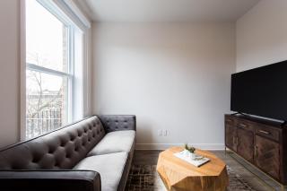 Light Filled 2 Bdr Unit in Mile End by Den Stays - Montreal - 1
