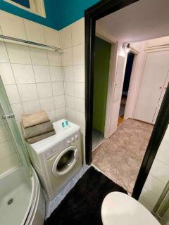 Super SQUARE Metro x2 fast WiFi 55'TV Netflix HBO AppleTV+ AmazonTV - Warsaw - 1