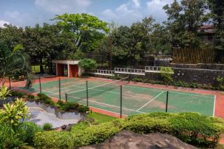 StayVista's Shantam House - Dive into relaxation with a pool and tennis lawn - Lonavala - 9