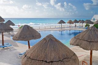 Oceanfront white sand beach condo for families - Cancún - 1